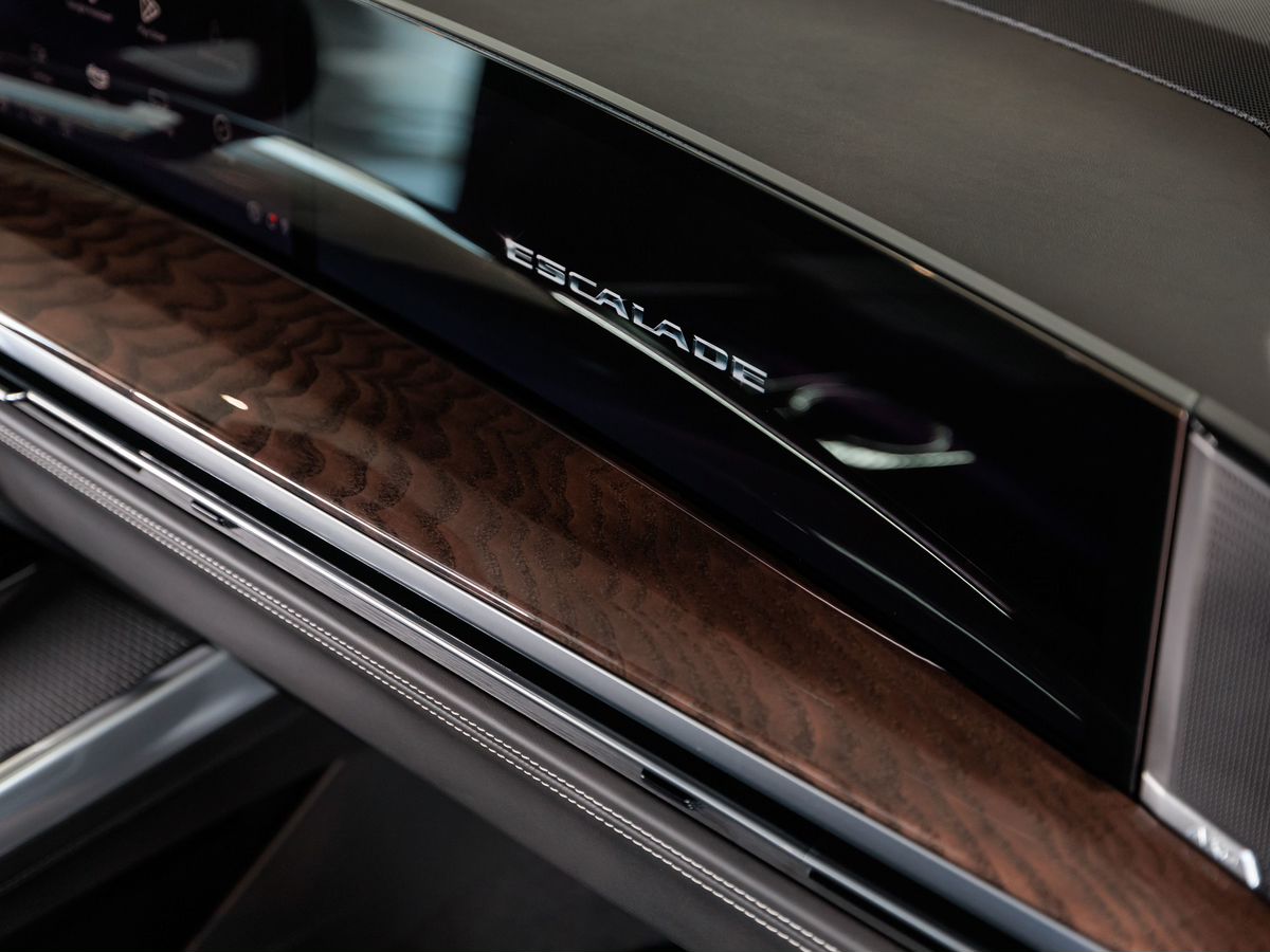 Cadillac Escalade V Рестайлинг 6.2 AT (420 л.с.) 4WD