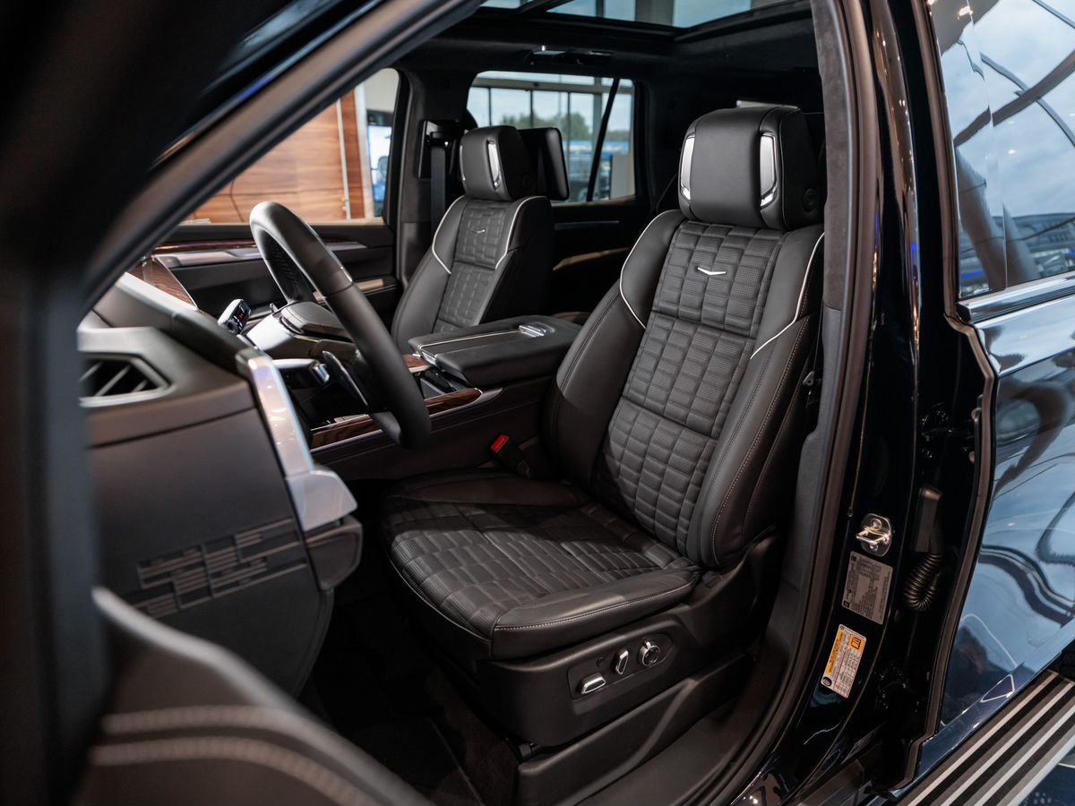 Cadillac Escalade V Рестайлинг 6.2 AT (420 л.с.) 4WD