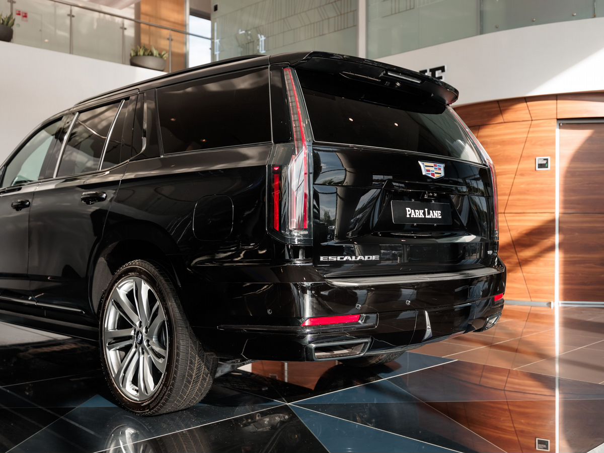 Cadillac Escalade V Рестайлинг 6.2 AT (420 л.с.) 4WD