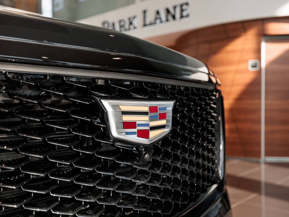 Cadillac Escalade V Рестайлинг 6.2 AT (420 л.с.) 4WD