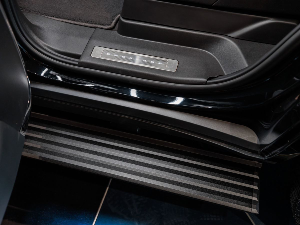 Cadillac Escalade V Рестайлинг 6.2 AT (420 л.с.) 4WD