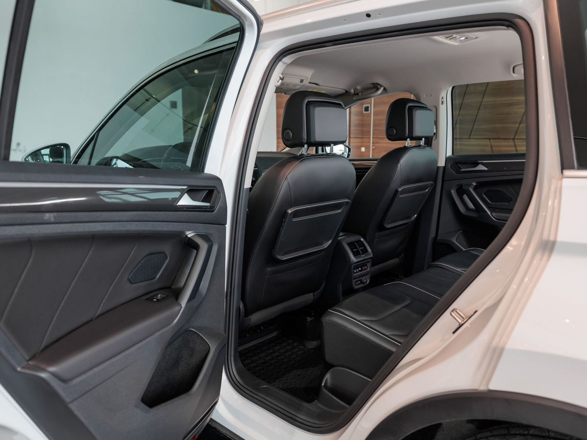 Volkswagen Tiguan — фото 19