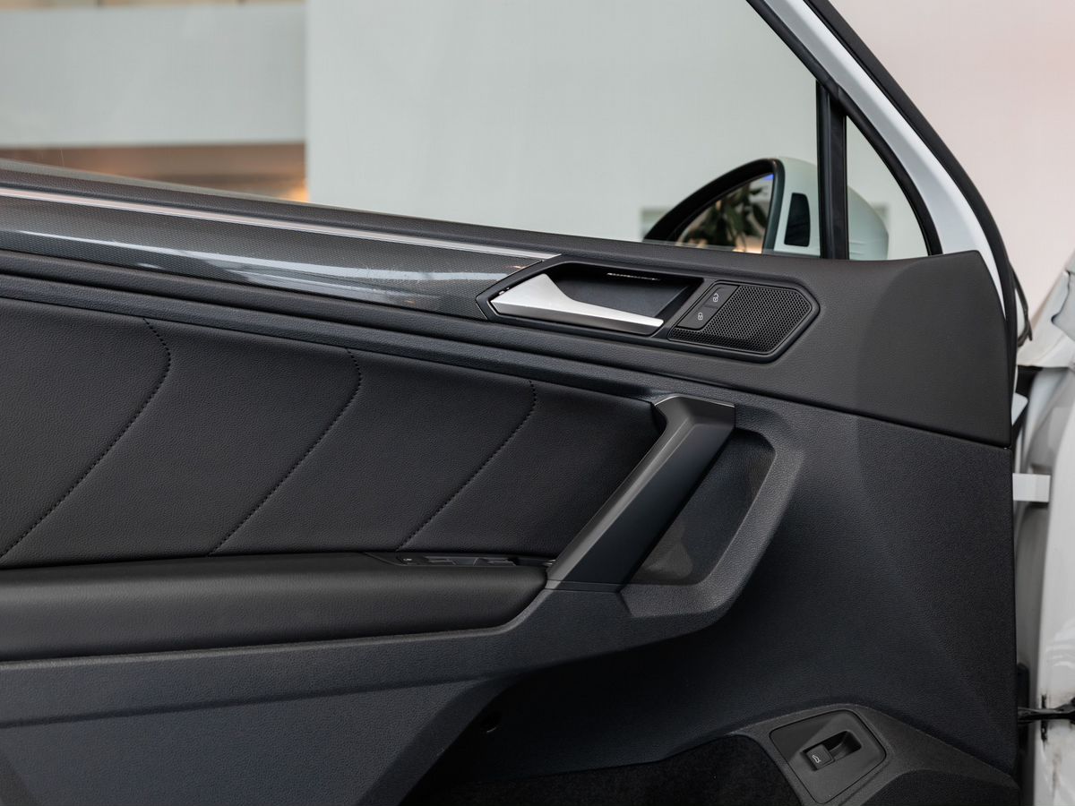 Volkswagen Tiguan — фото 15