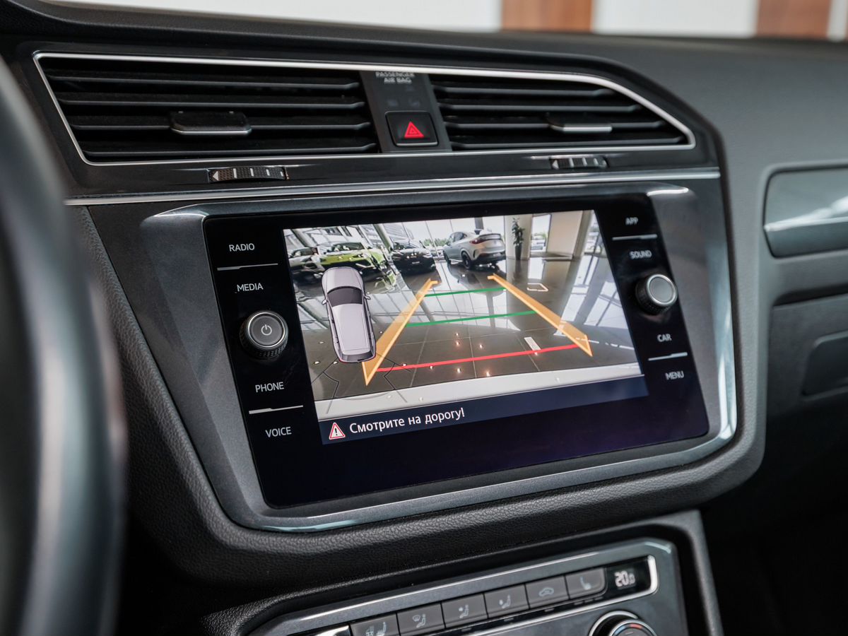 Volkswagen Tiguan — фото 12