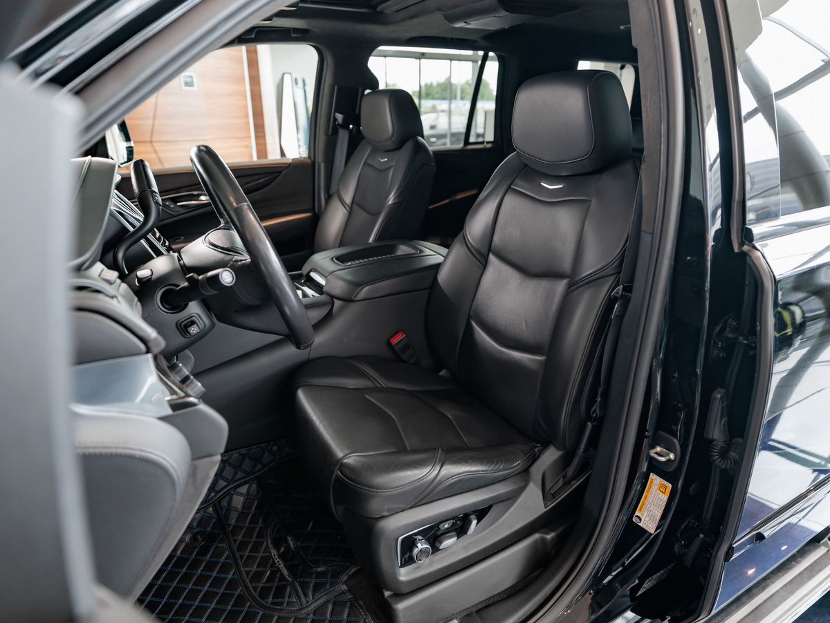 Cadillac Escalade IV 6.2 AT (426 л.с.) 4WD