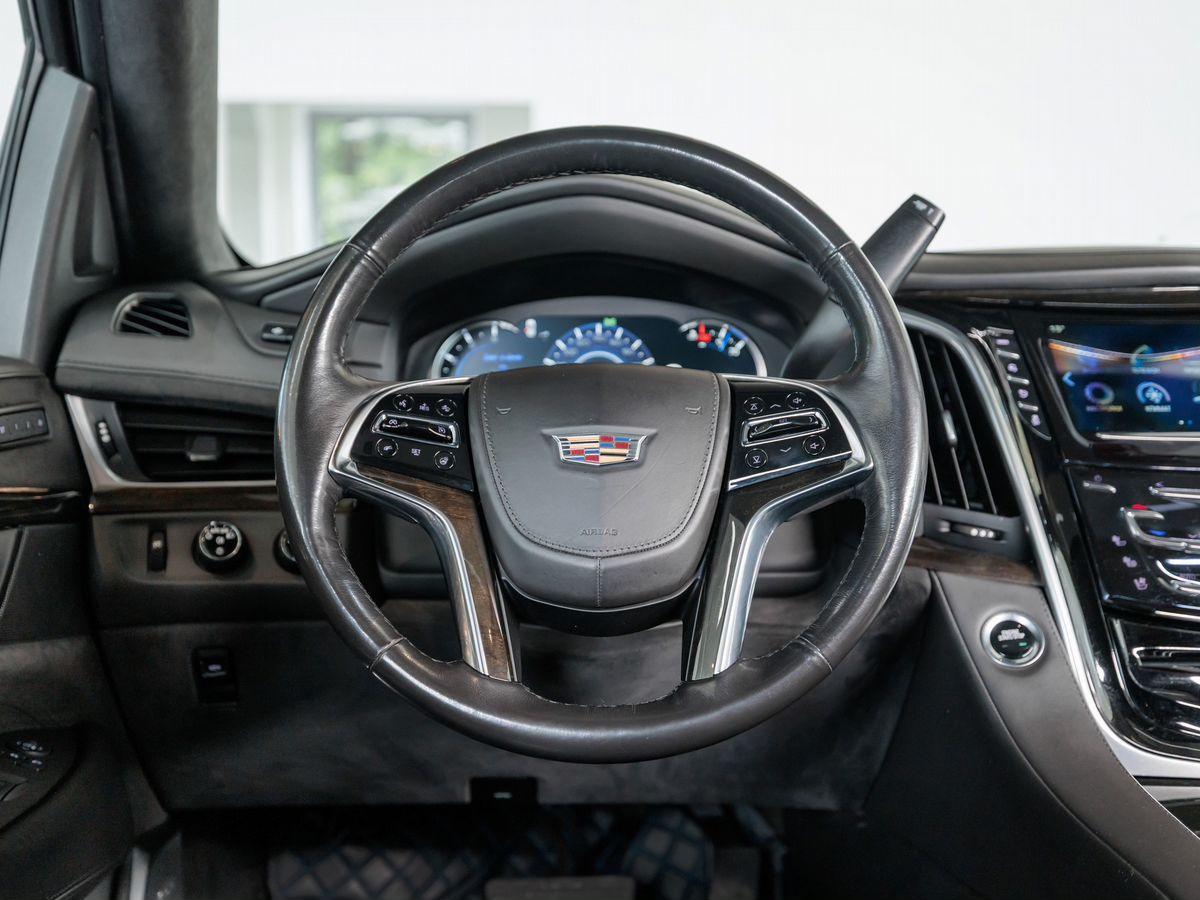 Cadillac Escalade IV 6.2 AT (426 л.с.) 4WD