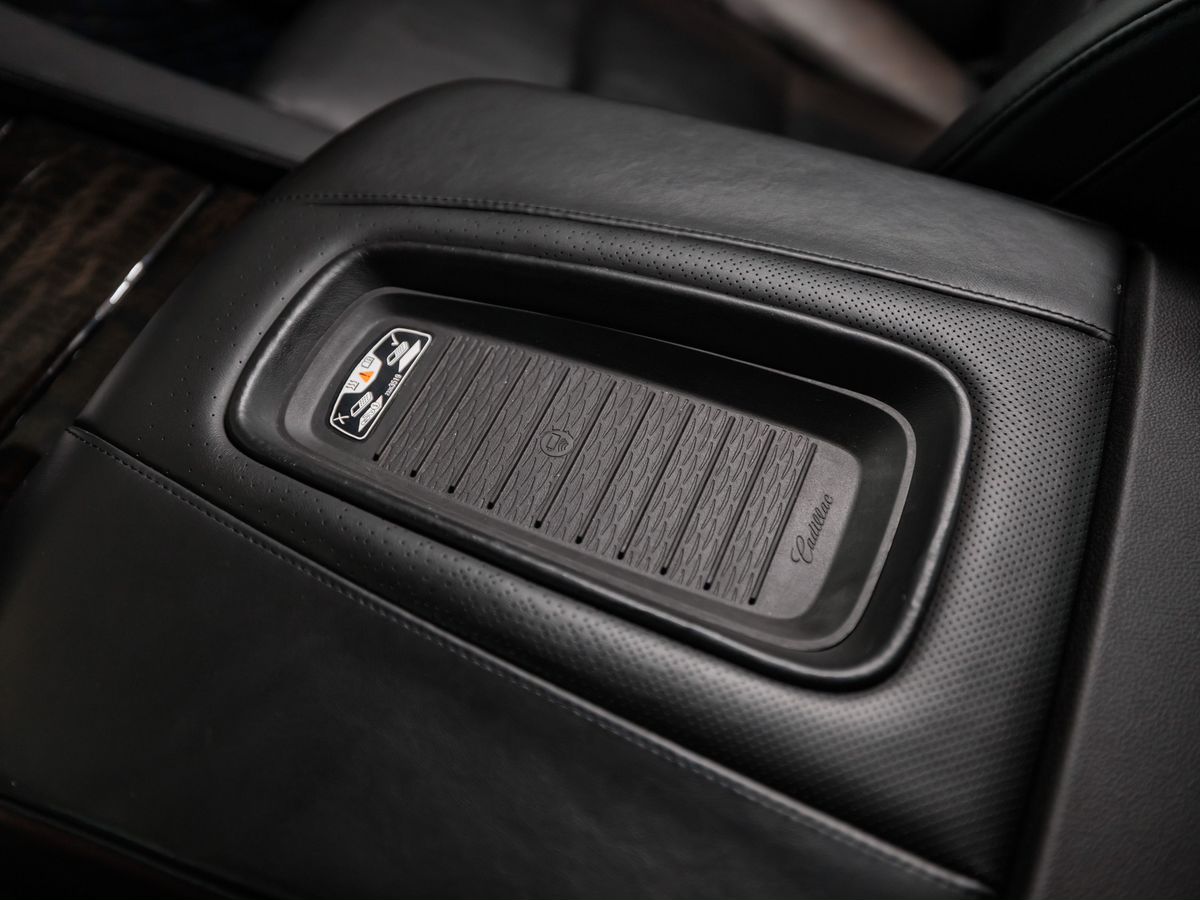Cadillac Escalade IV 6.2 AT (426 л.с.) 4WD