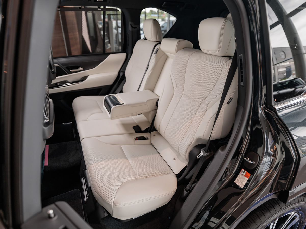 Lexus LX — фото 28