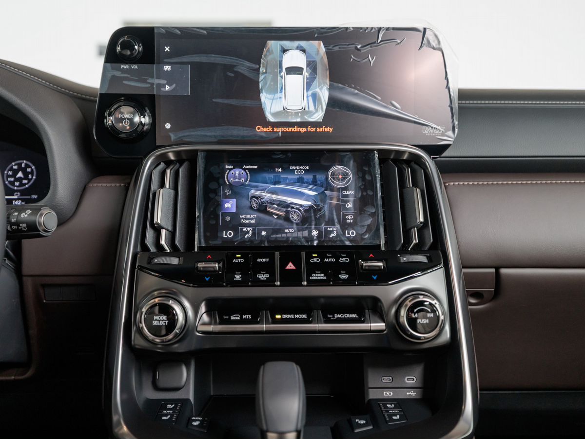 Lexus LX — фото 15