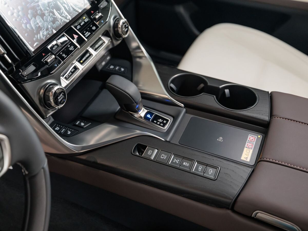 Lexus LX — фото 17