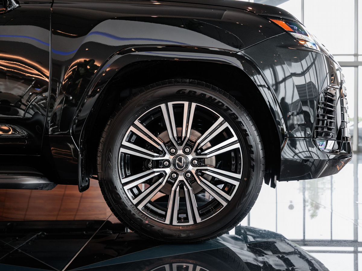 Lexus LX — фото 8