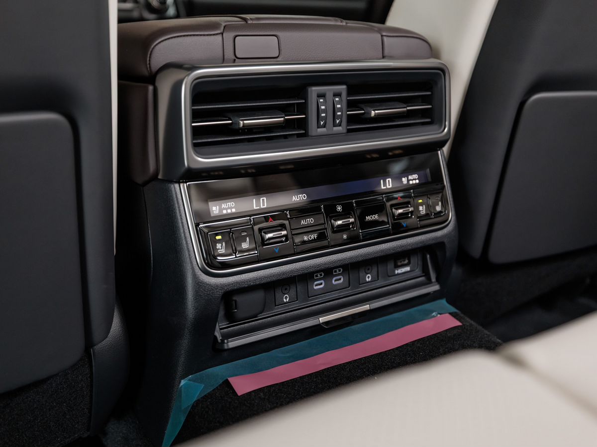 Lexus LX — фото 27
