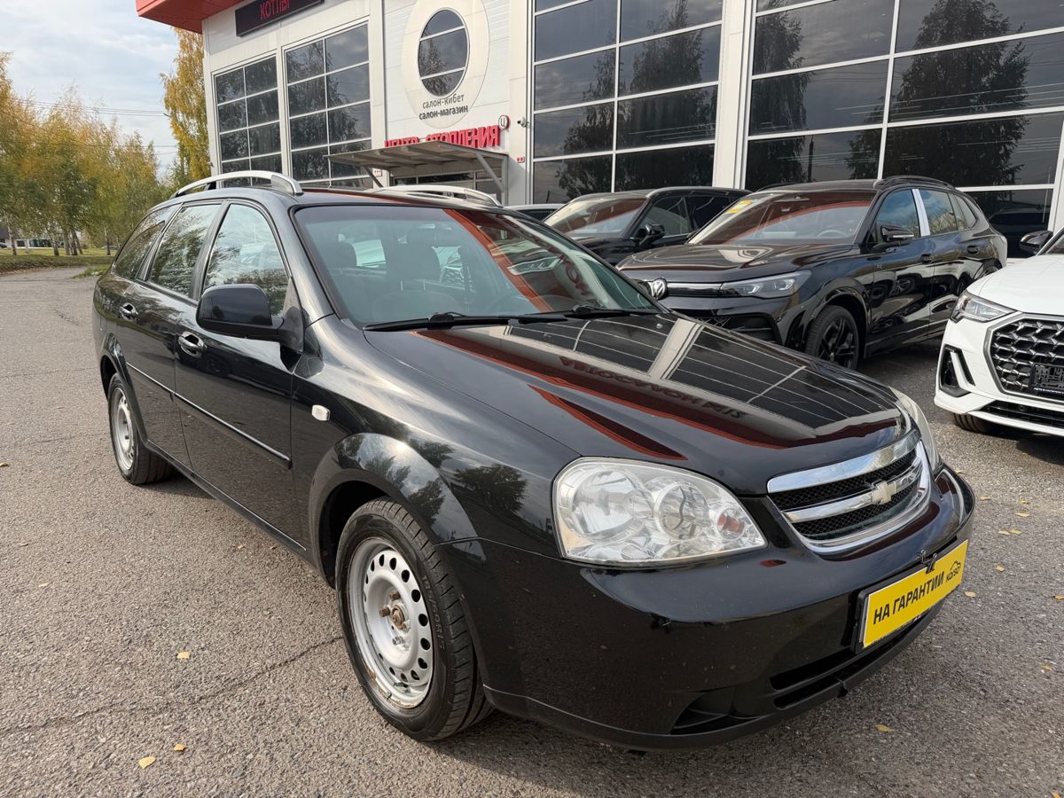Chevrolet Lacetti 2011 — общий вид