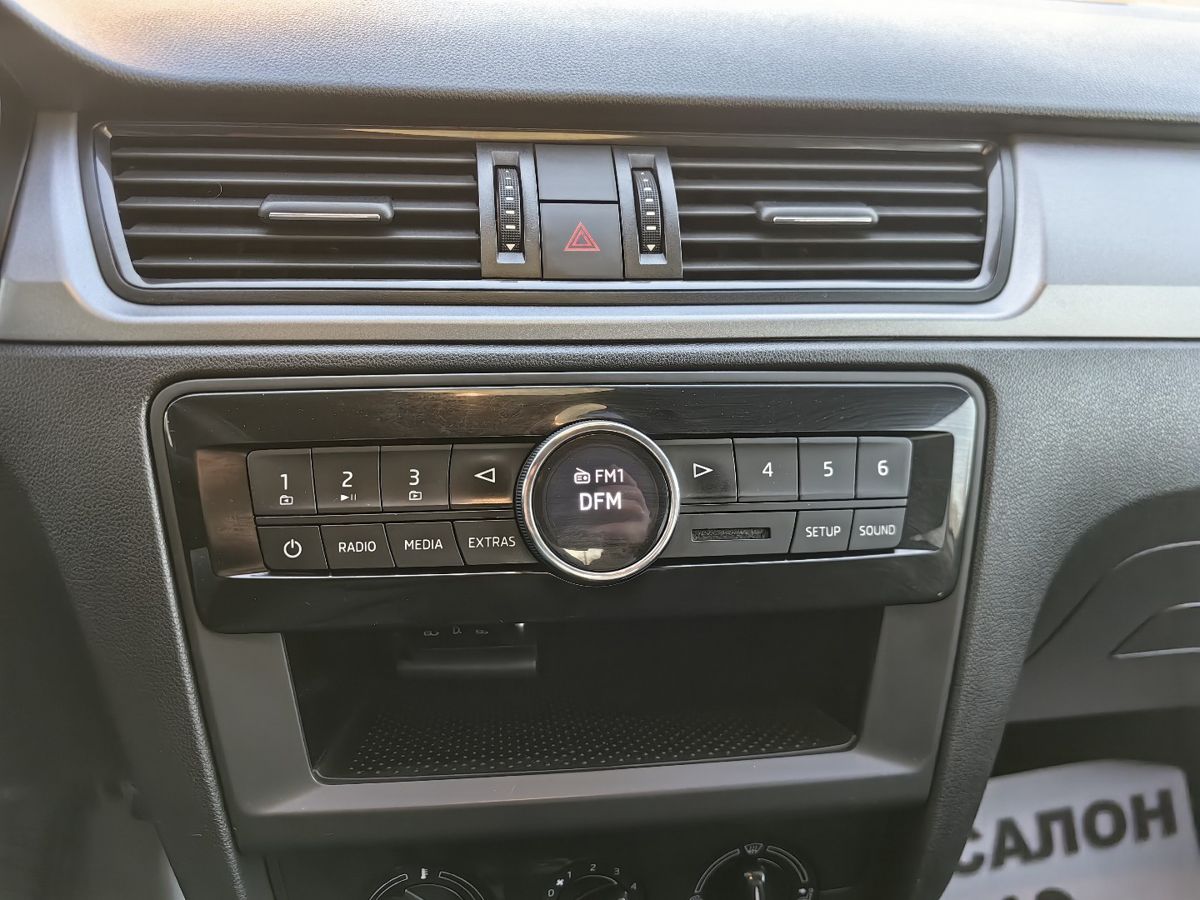 Skoda Rapid 2018 — фото 18