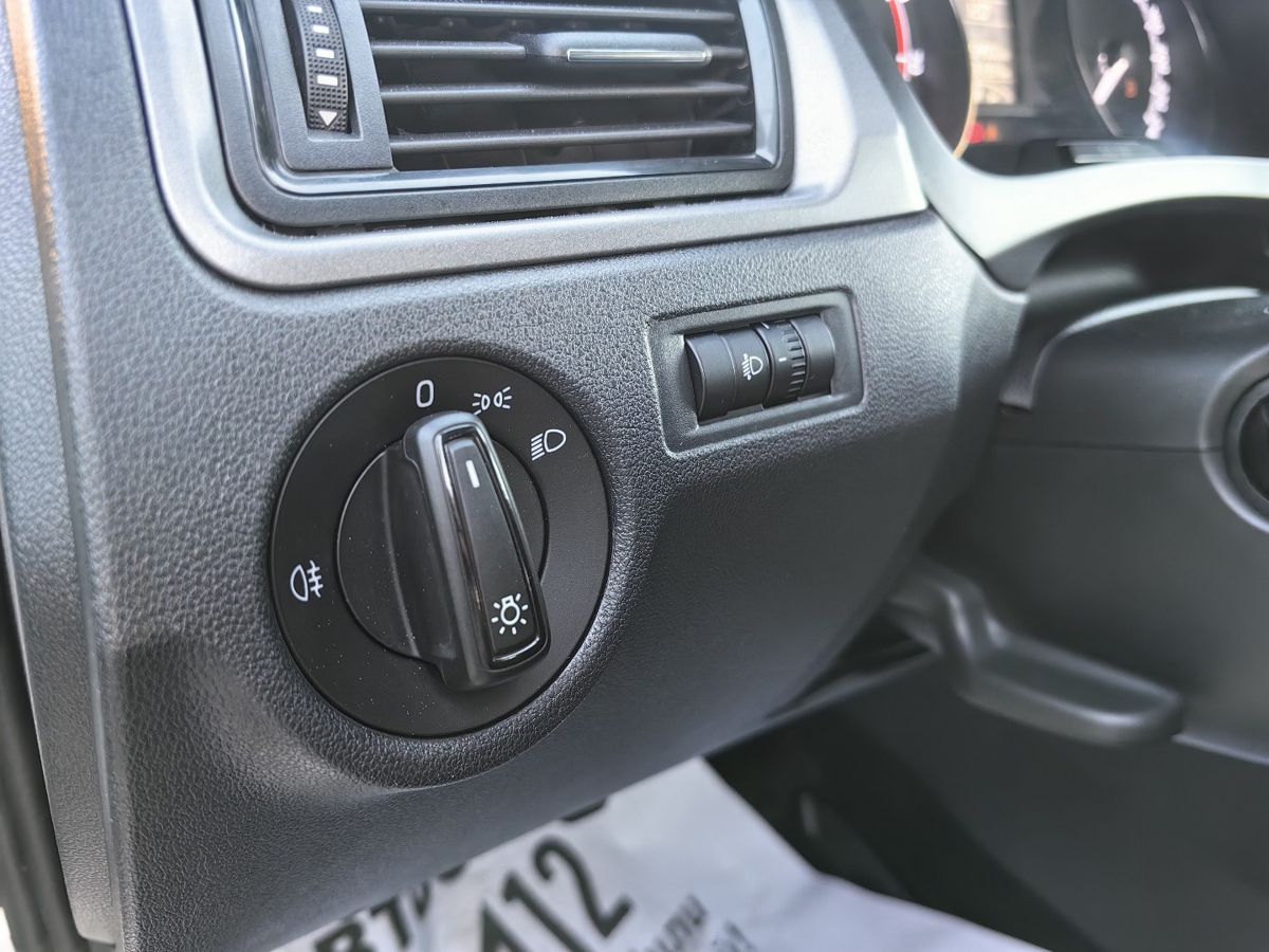 Skoda Rapid 2018 — фото 13
