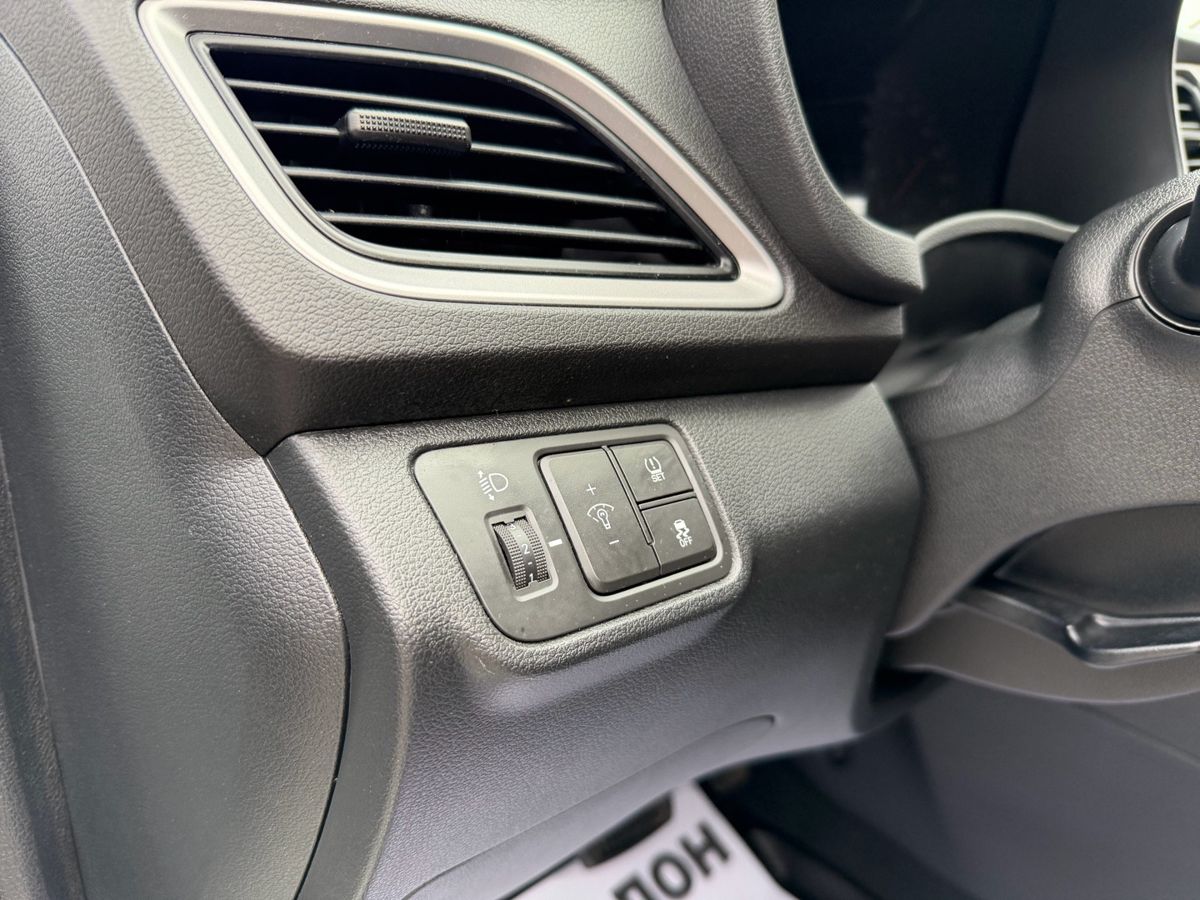 Hyundai Solaris 2017 — фото 14