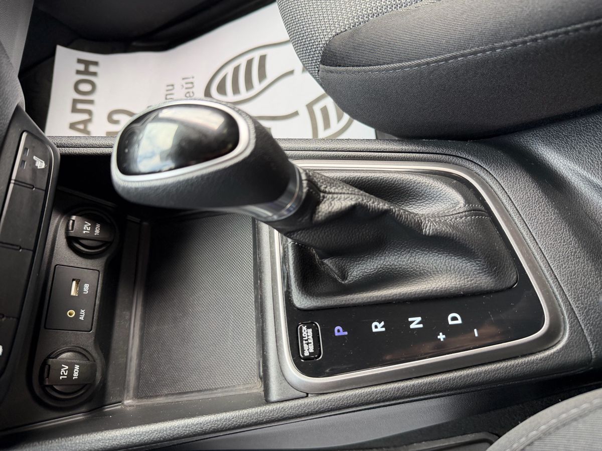 Hyundai Solaris 2017 — фото 20