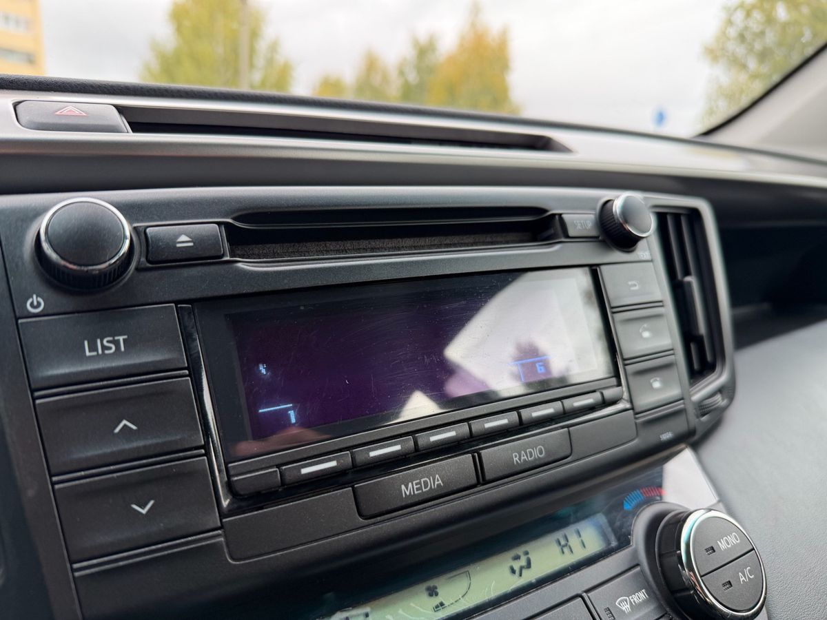 Toyota RAV4 2018 — фото 18