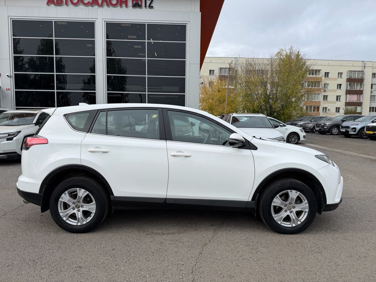 Toyota RAV4 2018 — фото 2