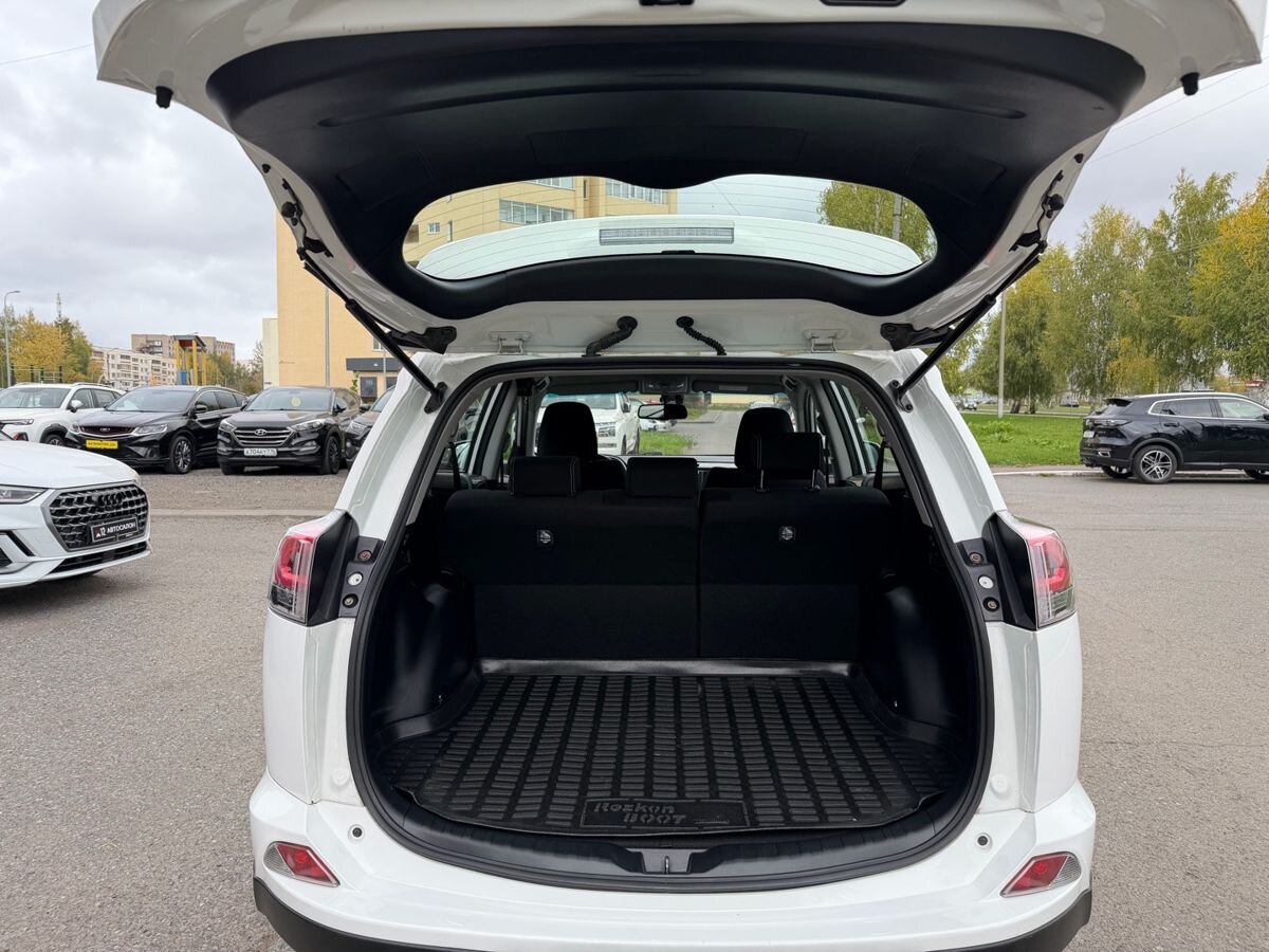 Toyota RAV4 2018 — фото 29