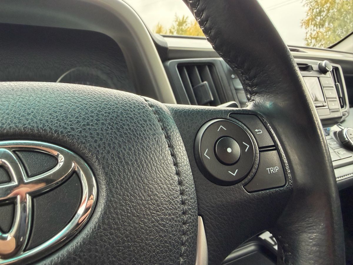 Toyota RAV4 2018 — фото 16