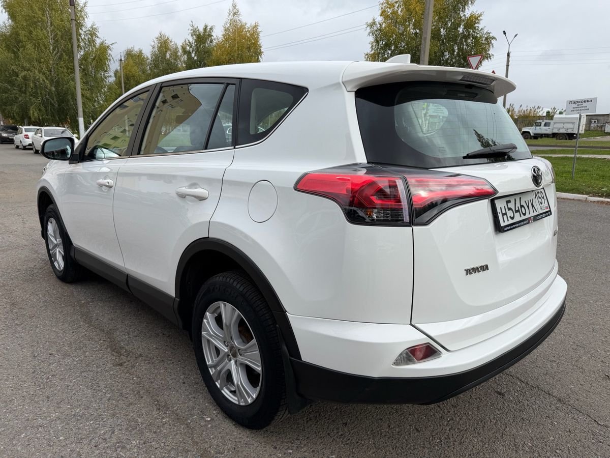 Toyota RAV4 2018 — фото 5