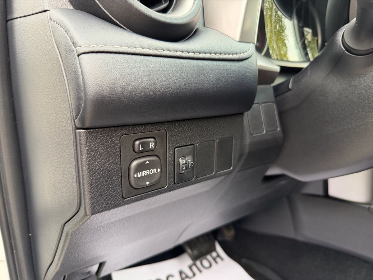 Toyota RAV4 2018 — фото 13