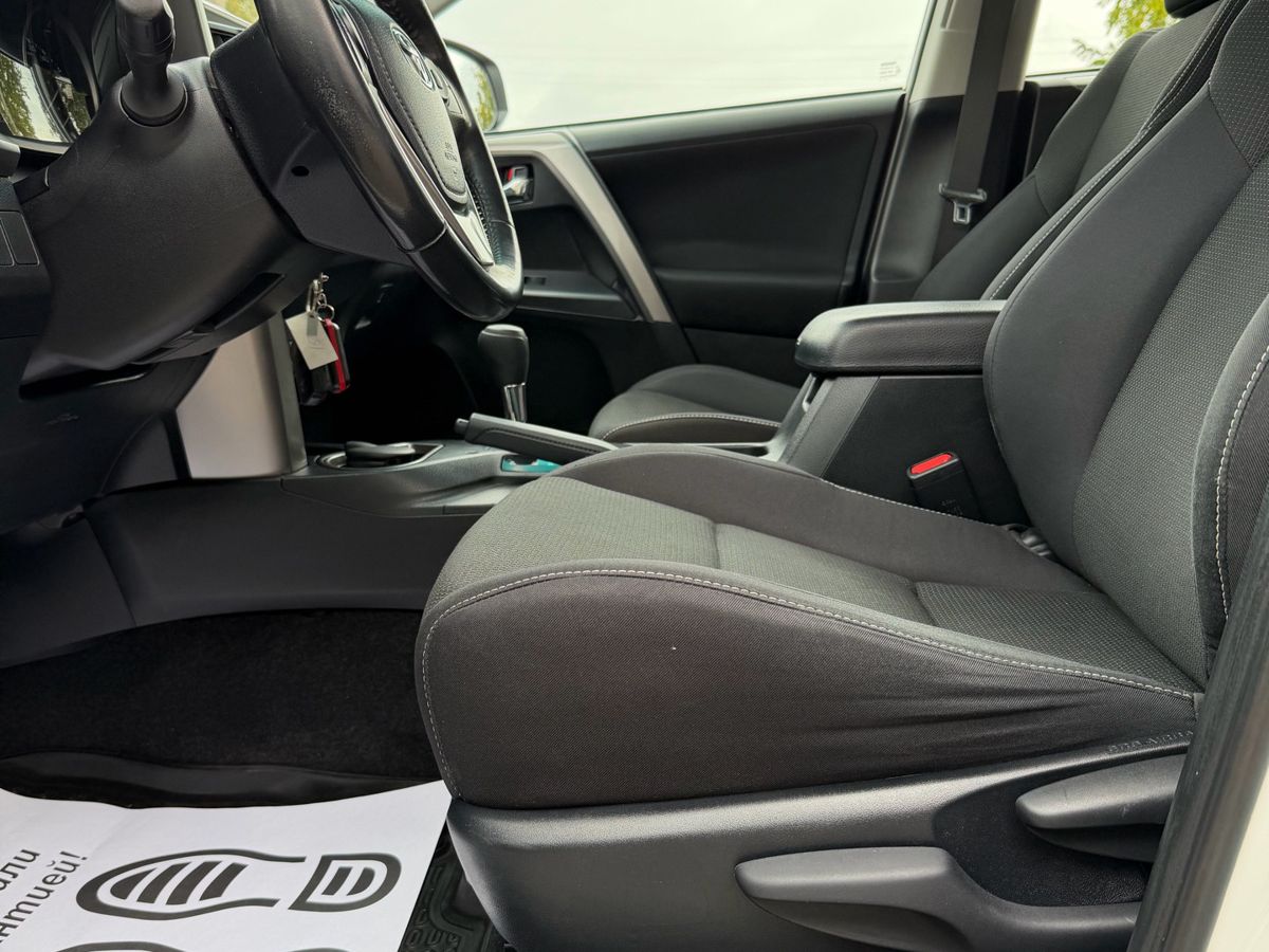 Toyota RAV4 2018 — фото 12