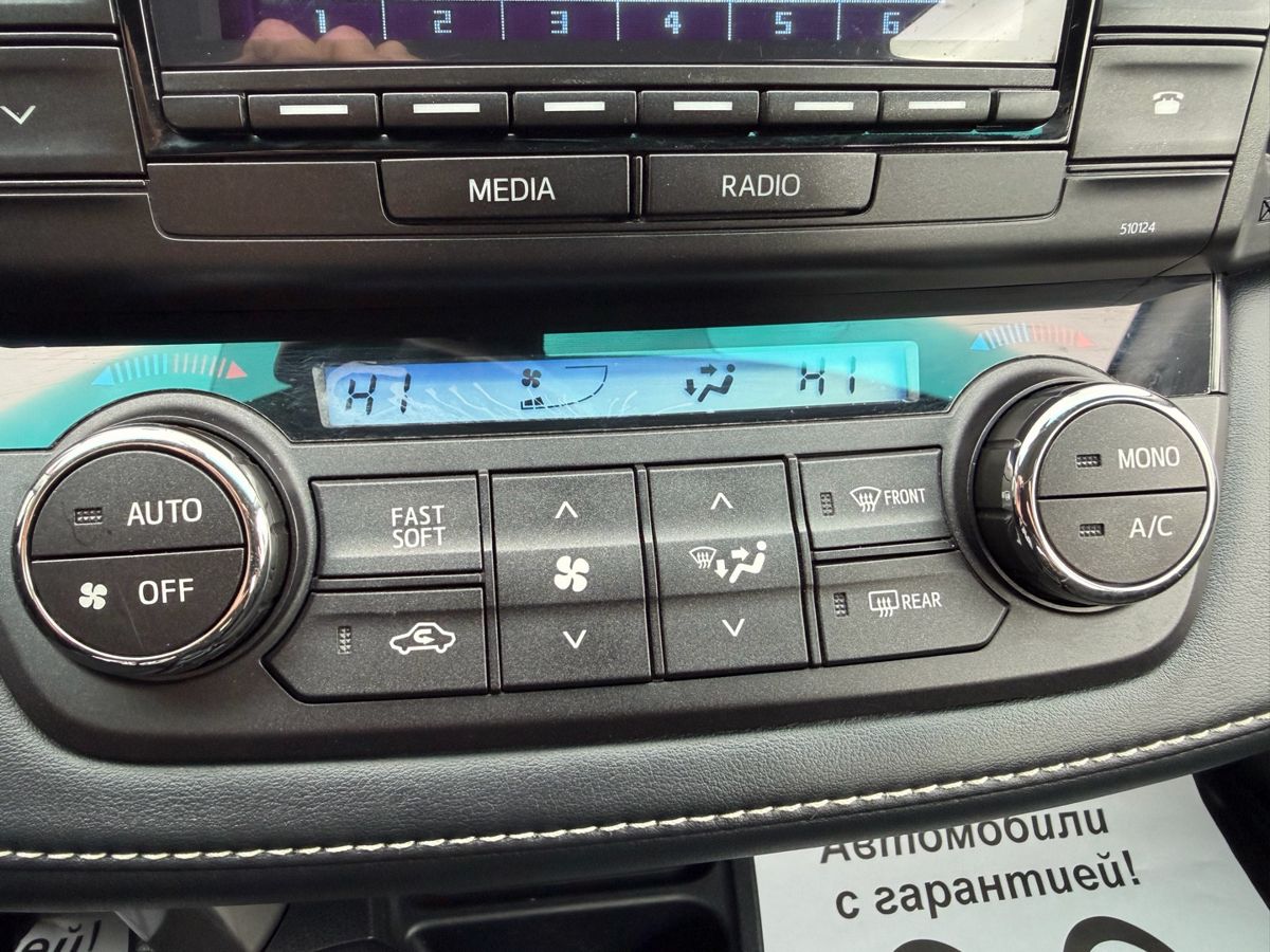 Toyota RAV4 2018 — фото 19