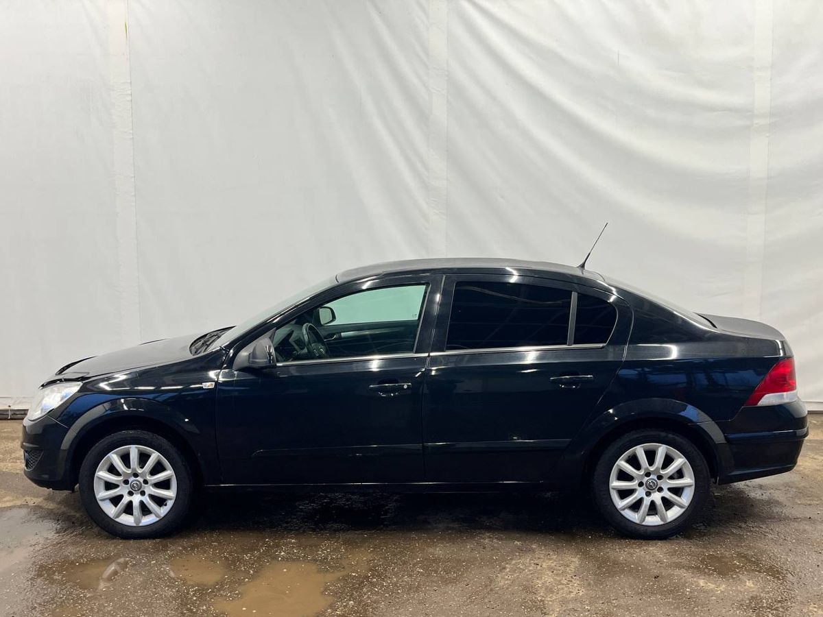 Opel Astra Cosmo 2014 г.в., 233 921 км.