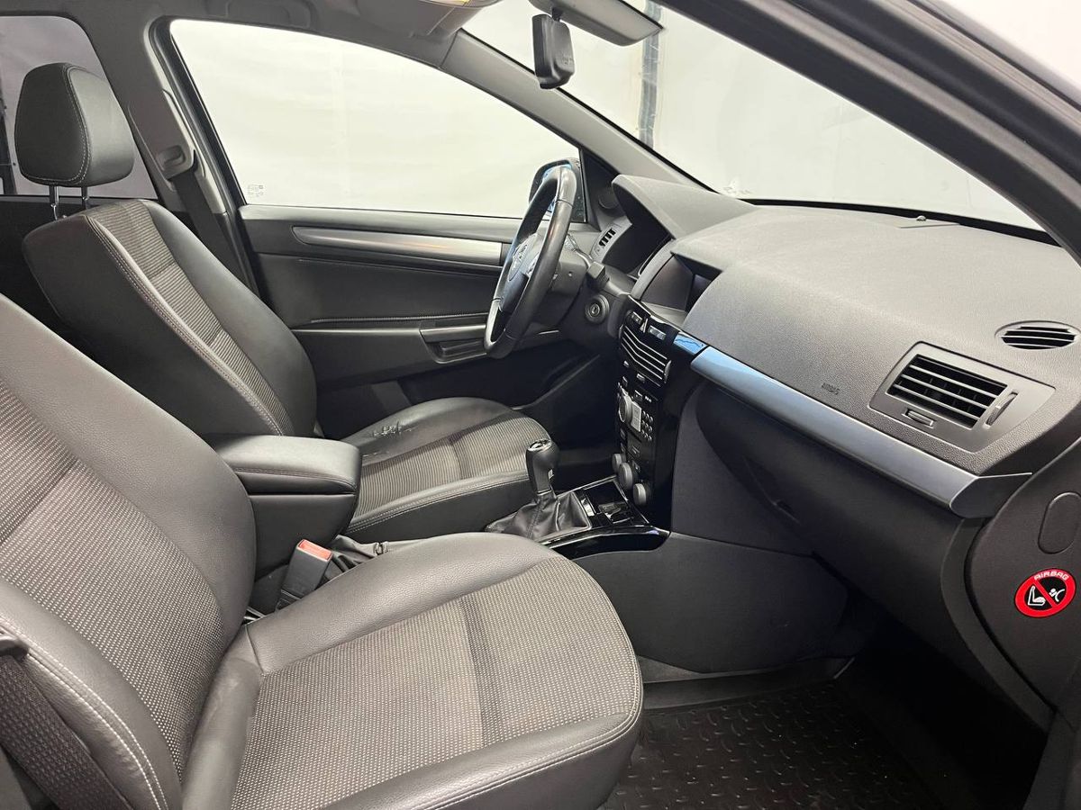 Opel Astra Cosmo 2014 г.в., 233 921 км.