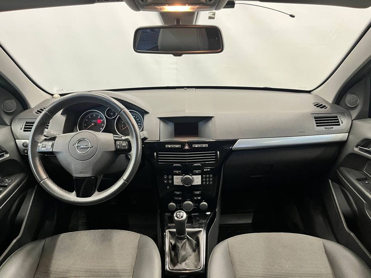 Opel Astra Cosmo 2014 г.в., 233 921 км.