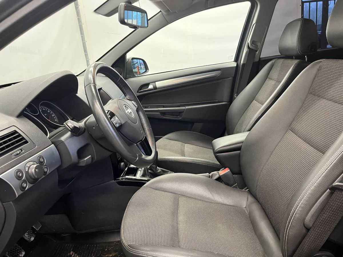 Opel Astra Cosmo 2014 г.в., 233 921 км.