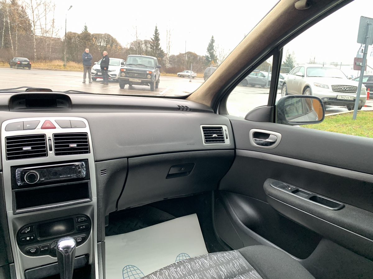 Peugeot 307 999 2002 г.в., 234 030 км.