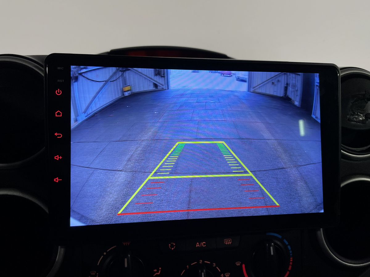 Peugeot Partner 999 2016 г.в., 198 441 км.