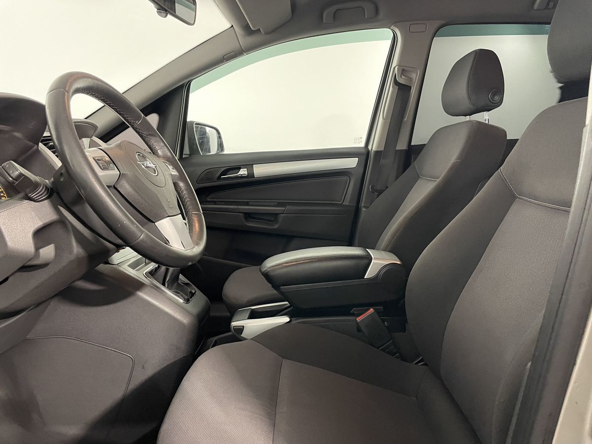 Opel Zafira Family 2010 г.в., 207 361 км.