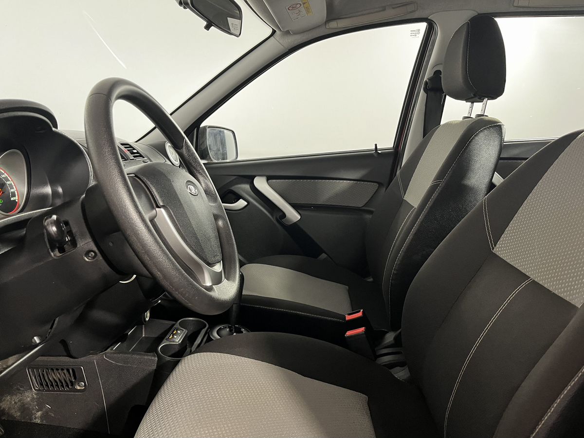 Lada Kalina Luxe 21947-52-С51/C50 2017 г.в., 60 000 км.