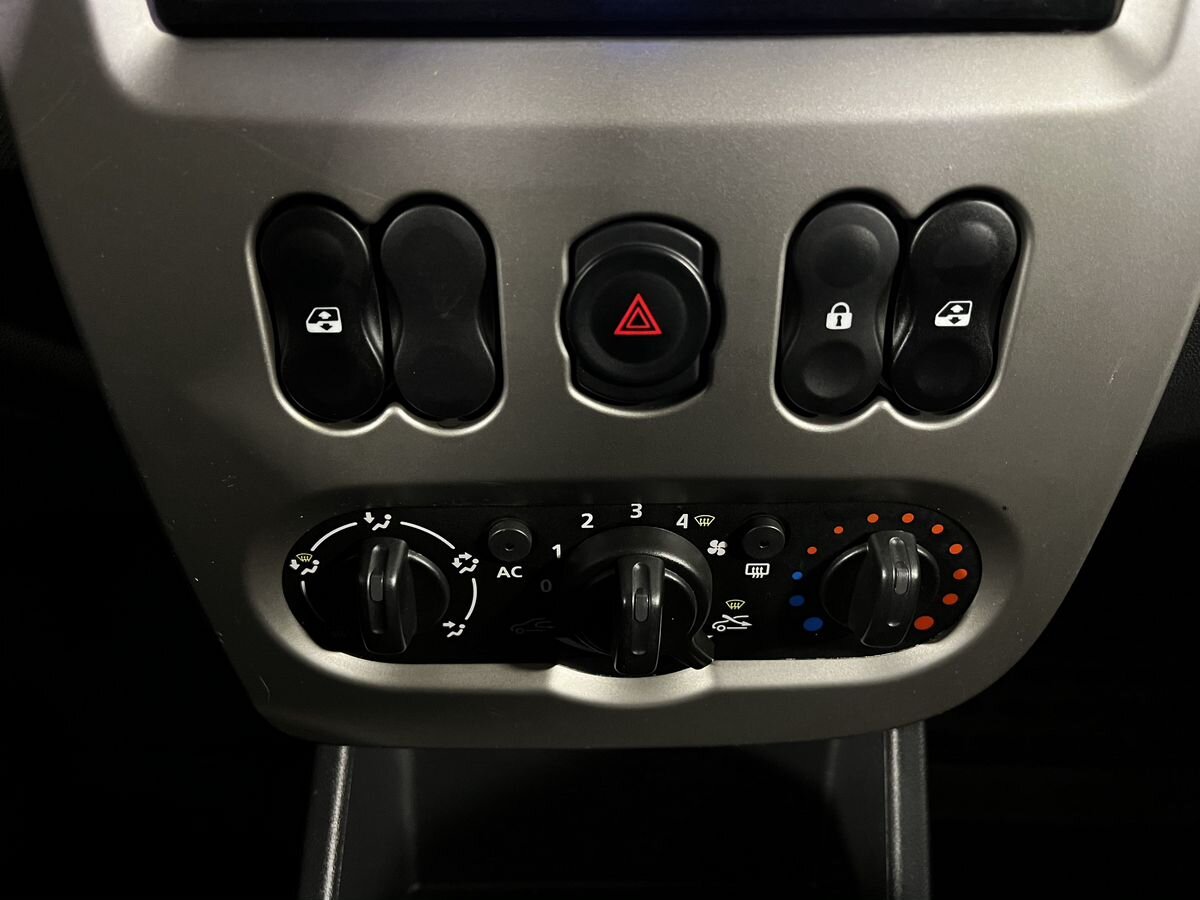 Renault Logan Silverline 2012 г.в., 246 305 км.