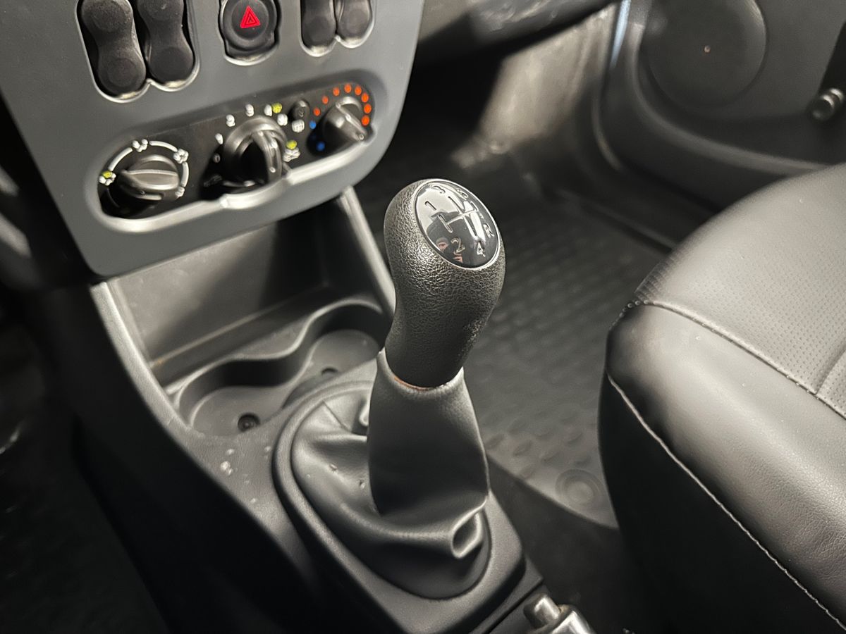 Renault Sandero Expression 2012 г.в., 283 845 км.