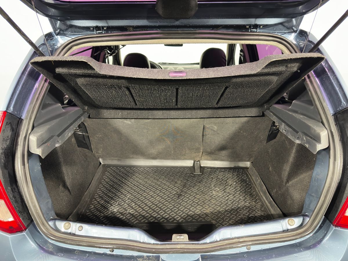 Renault Sandero Expression 2012 г.в., 283 845 км.