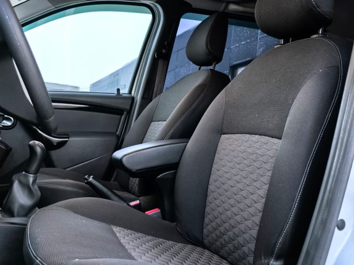 Lada Largus Comfort 5 мест Multimedia 2021 г.в., 156 194 км.