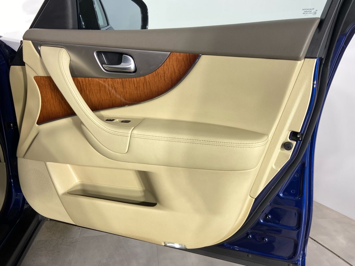 Infiniti QX70 Icon 2014 г.в., 126 000 км.