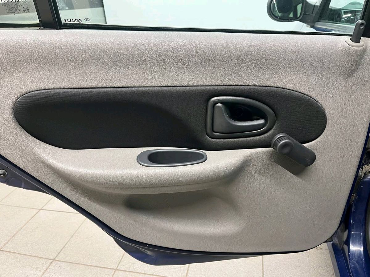 Renault Symbol 999 2011 г.в., 177 000 км.