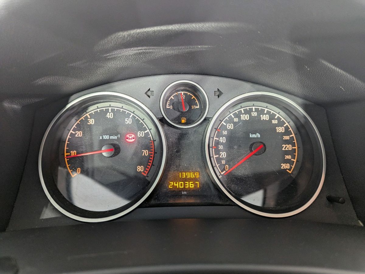 Opel Astra Enjoy 2012 г.в., 240 000 км.