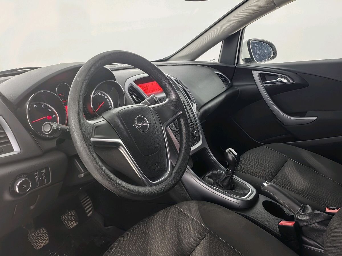 Opel Astra Active 2013 г.в., 97 087 км.