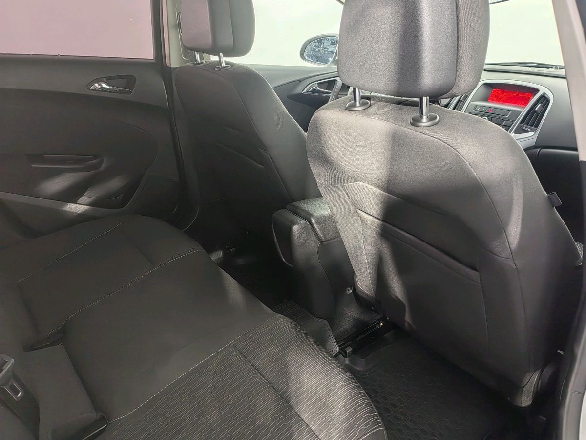 Opel Astra Active 2013 г.в., 97 087 км.