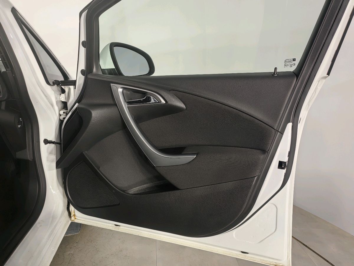 Opel Astra Active 2013 г.в., 97 087 км.