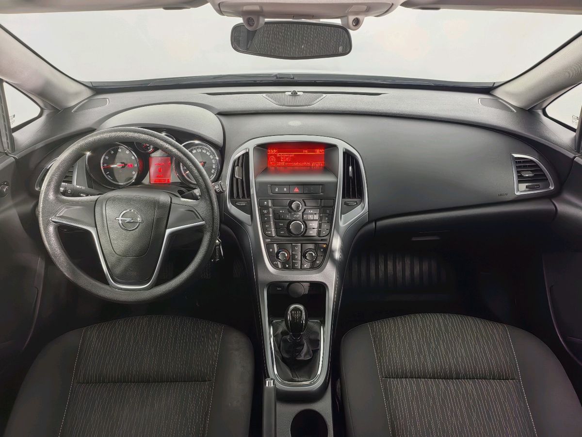 Opel Astra Active 2013 г.в., 97 087 км.