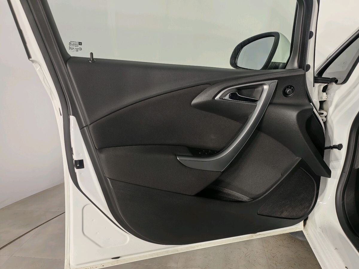 Opel Astra Active 2013 г.в., 97 087 км.