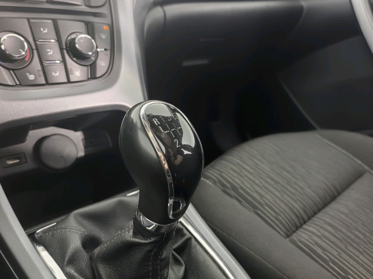 Opel Astra Active 2013 г.в., 97 087 км.